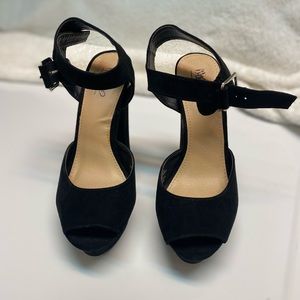 New Massimo Black Suede Pump Platform Heels